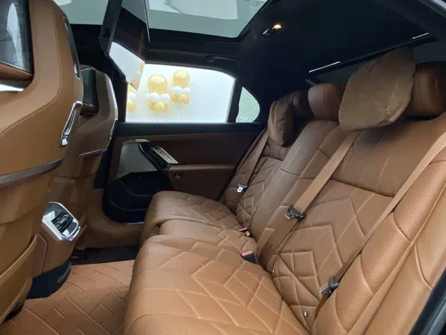 BMW 7 Series — Фото автомобиля 14
