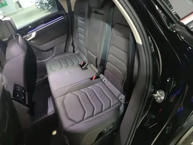 Volkswagen Touareg — Фото автомобиля 19