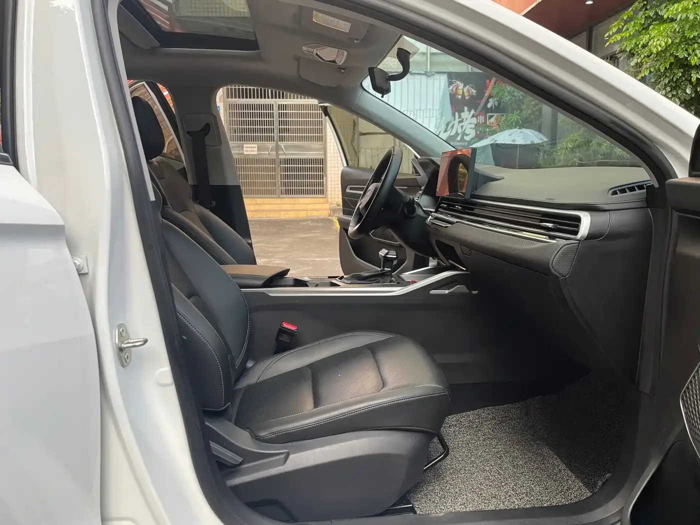 Geely Emgrand 2023 4th Generation Champion Edition 1.5L CVT Premium — Фото автомобиля 12