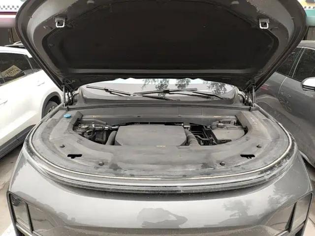 Li Auto L8 — Фото автомобиля 15