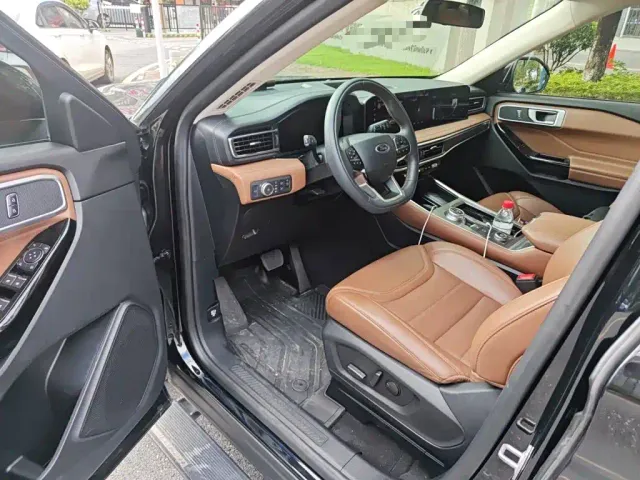 Ford Explorer — Фото автомобиля 12