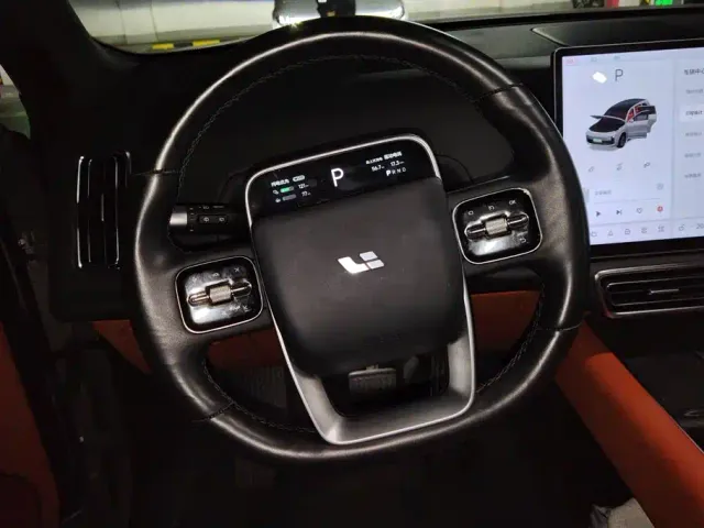 Li Auto L8 — Фото автомобиля 15