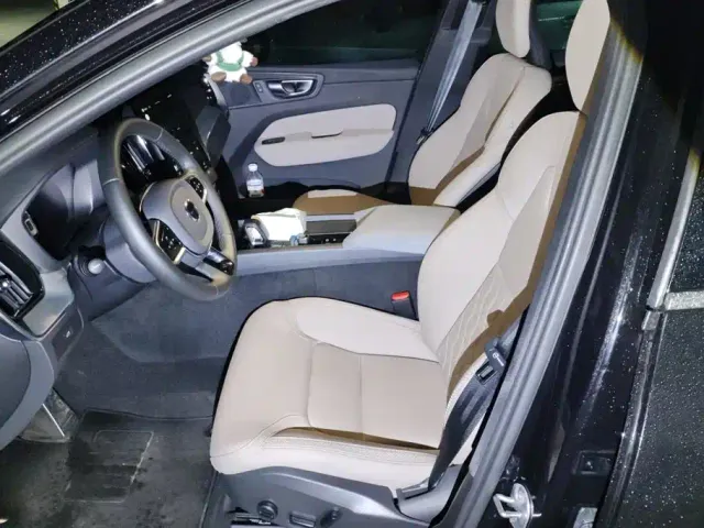 Volvo XC60 — Фото автомобиля 9