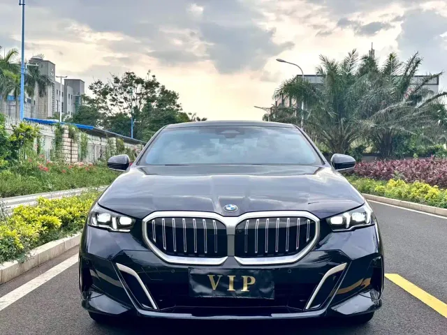 BMW 5 Series — Фото автомобиля 2
