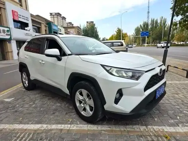 Toyota RAV4 — Фото автомобиля 3