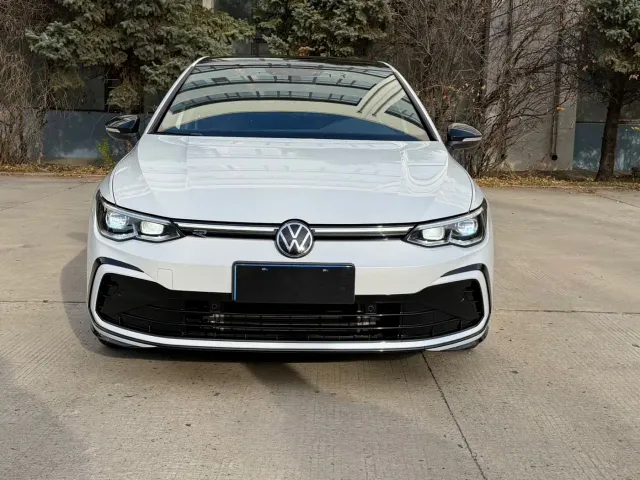Volkswagen Golf — Фото автомобиля 2