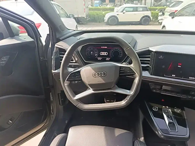 Audi Q4 e-tron — Фото автомобиля 10