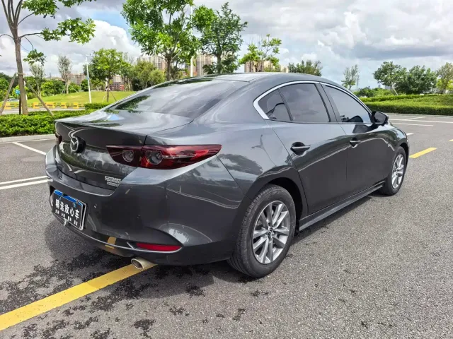 Mazda Axela — Фото автомобиля 27