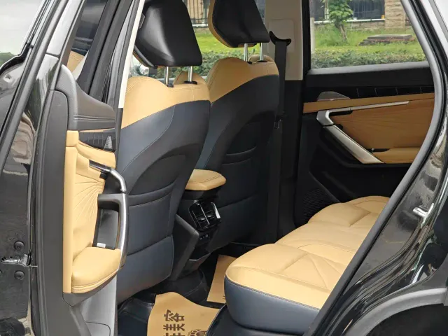 Geely Boyue L — Фото автомобиля 14