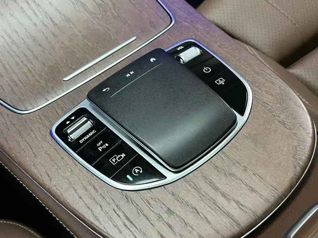 Mercedes-Benz E-Class — Фото автомобиля 15