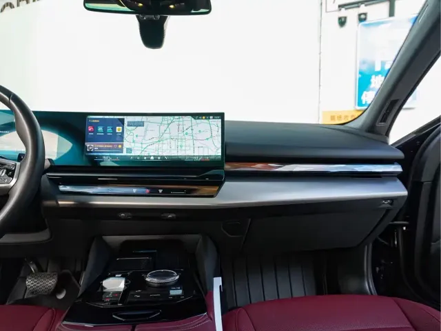 BMW 5 Series — Фото автомобиля 19