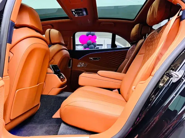Bentley Flying Spur — Фото автомобиля 15