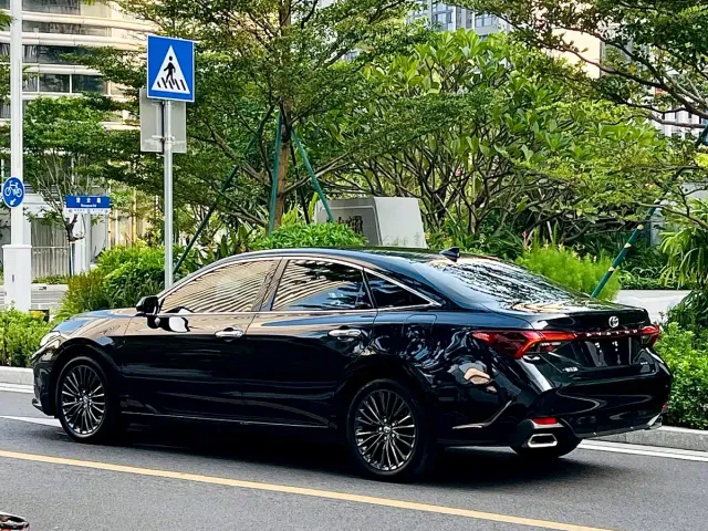 Toyota Avalon — Фото автомобиля 3