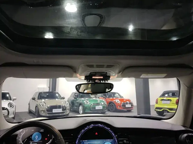 MINI Hatch — Фото автомобиля 17