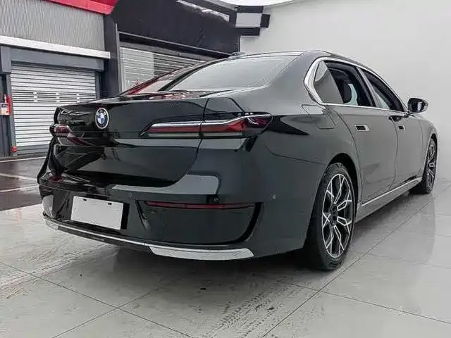 BMW 7 Series — Фото автомобиля 7