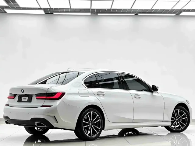 BMW 3 Series — Фото автомобиля 5