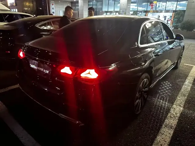 Mercedes-Benz E-Class — Фото автомобиля 6