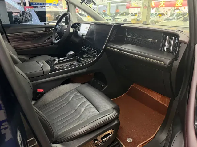 GAC Trumpchi M8 — Фото автомобиля 11