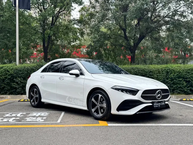 Mercedes-Benz Mercedes-Benz A-Class 2025 Facelift A 200 L Fashion Edition — Фото автомобиля 3