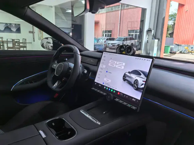 Xiaomi SU7 — Фото автомобиля 7