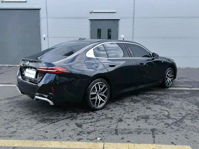 BMW i5 — Фото автомобиля 13