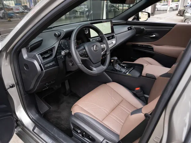 Lexus ES — Фото автомобиля 9