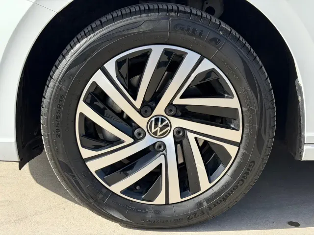 Volkswagen Lavida — Фото автомобиля 20
