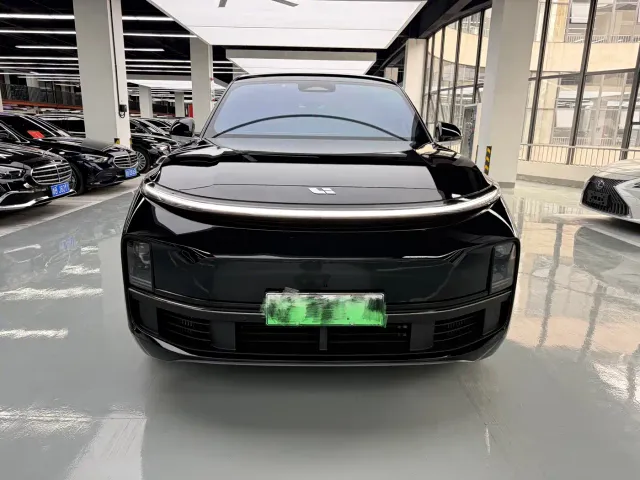 Li Auto L8 — Фото автомобиля 2
