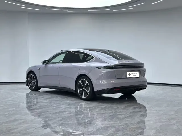 Nio ET5 — Фото автомобиля 5