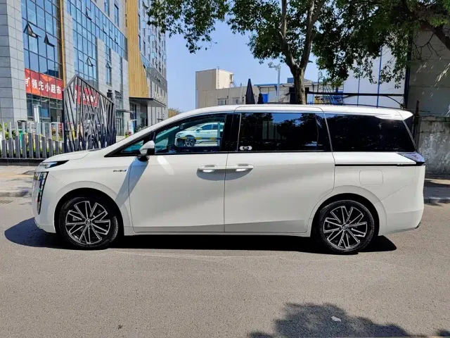 GAC Trumpchi E8 — Фото автомобиля 3