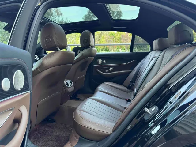 Mercedes-Benz E-Class — Фото автомобиля 6