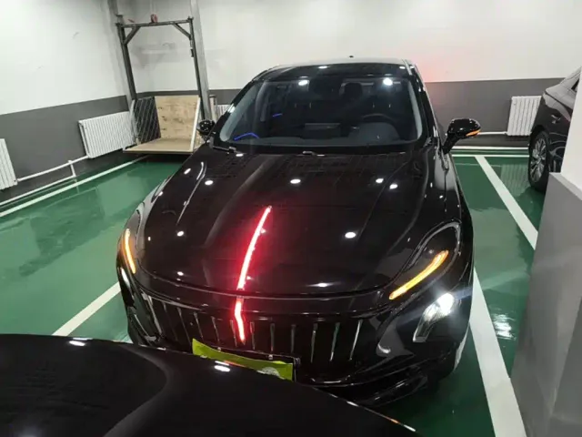 Hongqi E-QM5 — Фото автомобиля 2