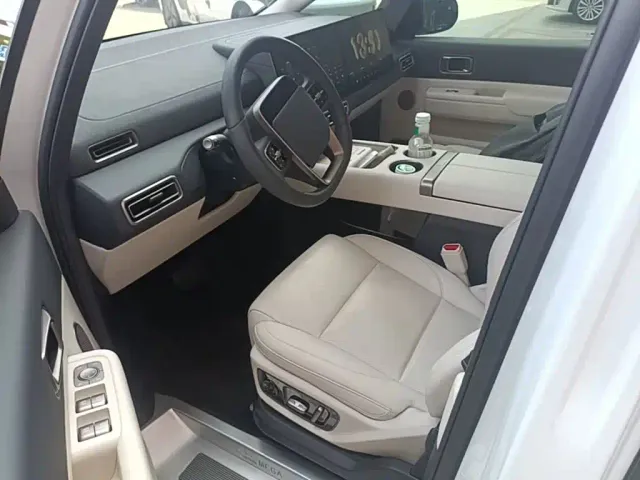 Li Auto MEGA — Фото автомобиля 15