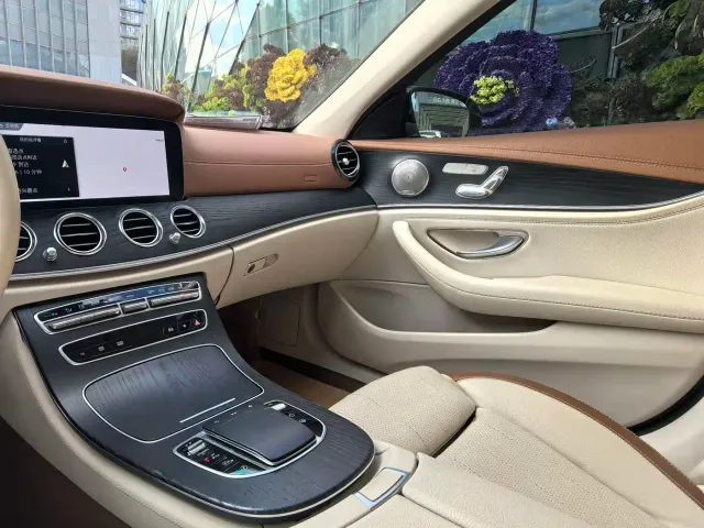 Mercedes-Benz E-Class — Фото автомобиля 14