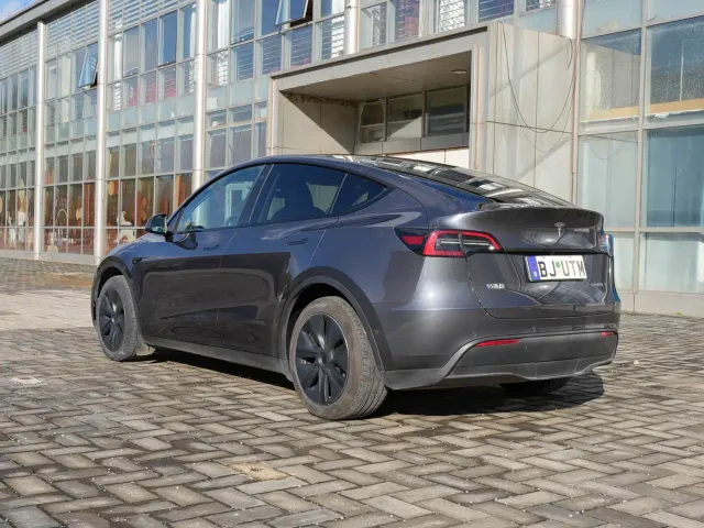Tesla Model Y — Фото автомобиля 7