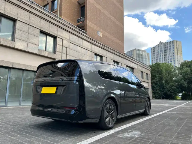 Li Auto MEGA — Фото автомобиля 18