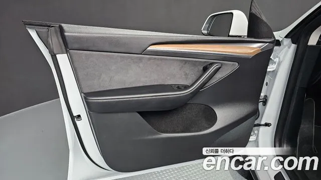 Tesla Model Y — Фото автомобиля 24