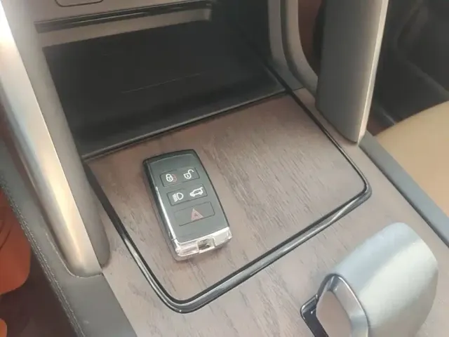 Land Rover Discovery Sport — Фото автомобиля 8