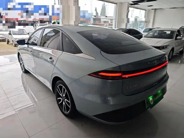 Roewe D6 — Фото автомобиля 4