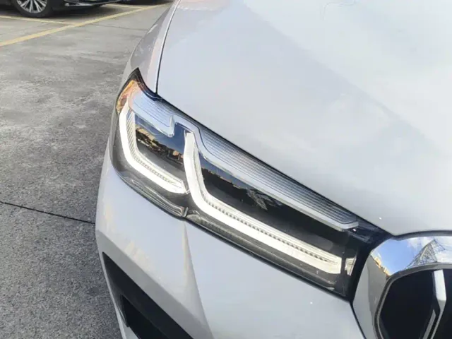 BMW 5 Series — Фото автомобиля 10