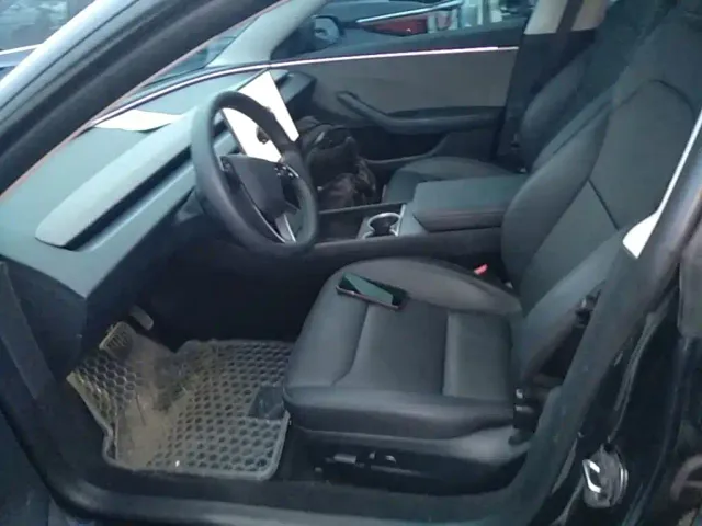 Tesla Model 3 — Фото автомобиля 14