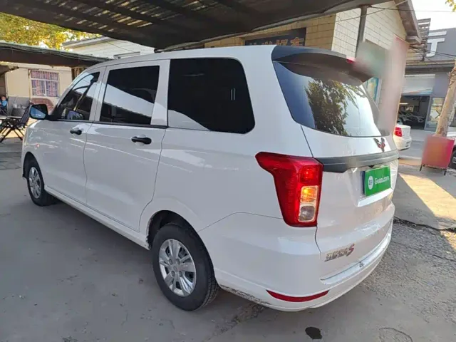 Wuling Hongguang — Фото автомобиля 4