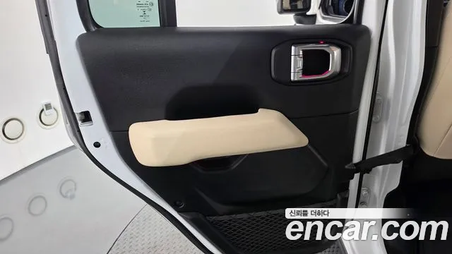 Jeep Wrangler JL — Фото автомобиля 14