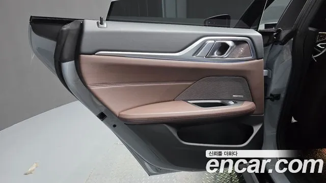 BMW i4 — Фото автомобиля 25