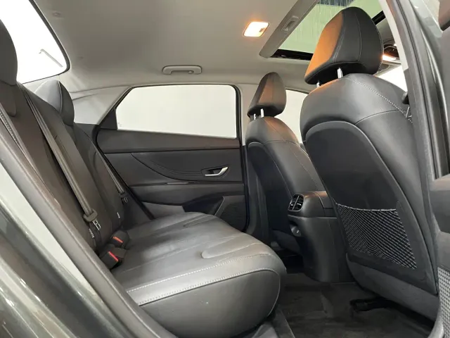 Hyundai Elantra — Фото автомобиля 12