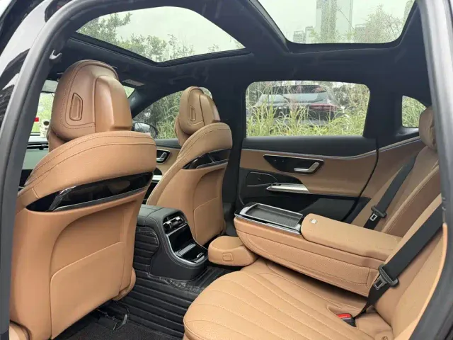 Mercedes-Benz E-Class — Фото автомобиля 4