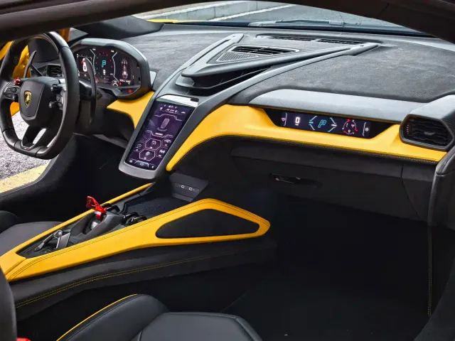 Lamborghini Revuelto — Фото автомобиля 8