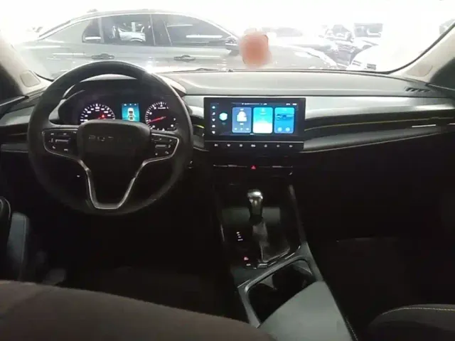 Roewe i5 — Фото автомобиля 9