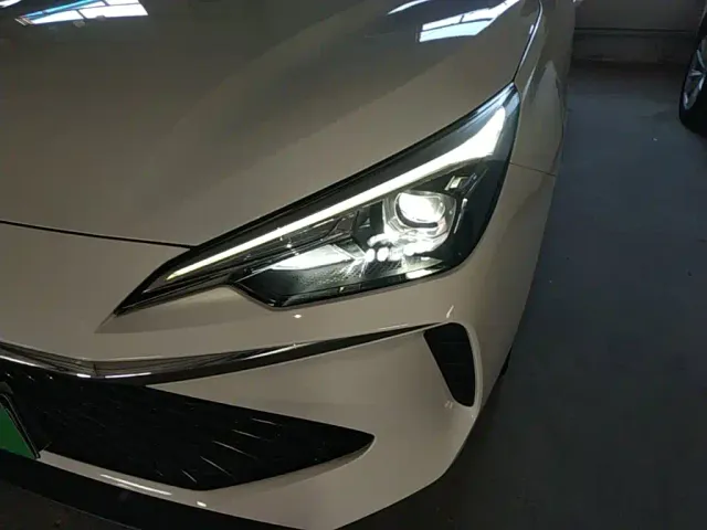 Roewe i5 — Фото автомобиля 23
