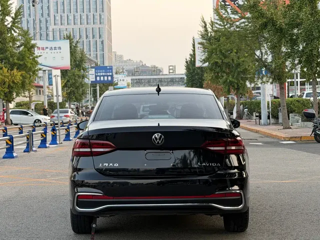 Volkswagen Lavida — Фото автомобиля 5